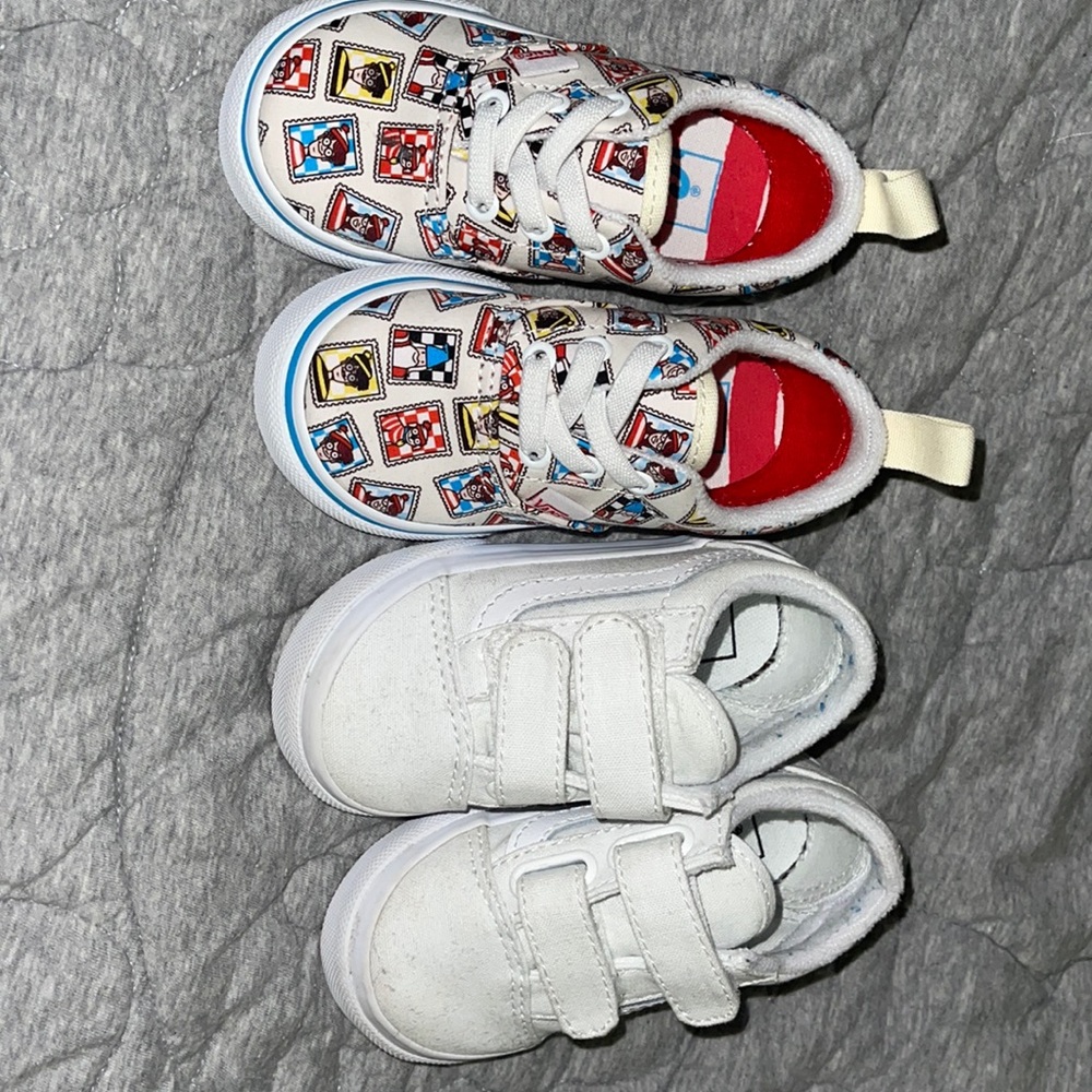 2 pairs of baby vans